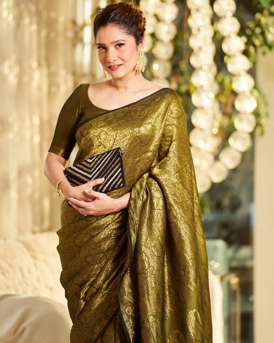 ANKITA LOKHANDE PICS IN SOUTH INDIAN TRADITIONAL GREEN SAREE BLOUSE